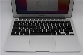 APPLE MACBOOK AIR A1465 - 4GB RAM - 121GB HD - OS BIG SUR - 11.6